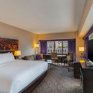 Executive King Room Mobility Access Roll Shower or Non-Smoking